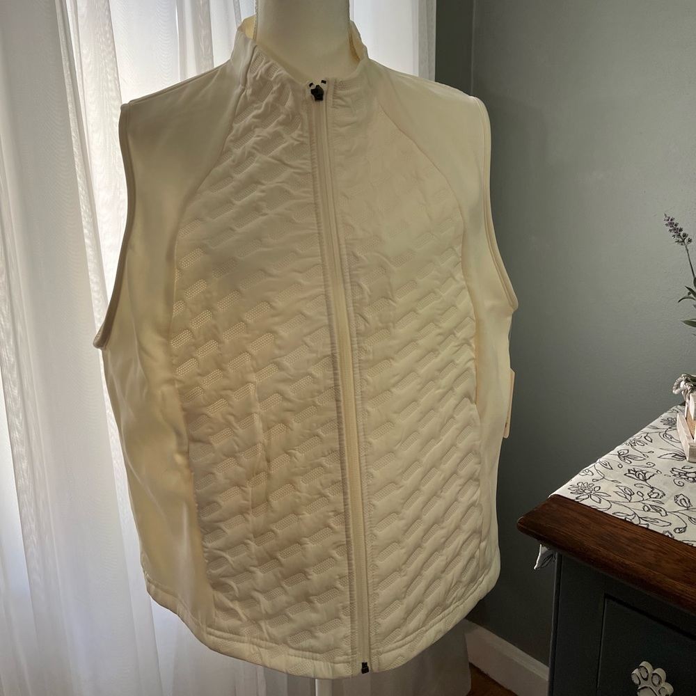 Light weight zip front vest. NWT cream color. Xxl
